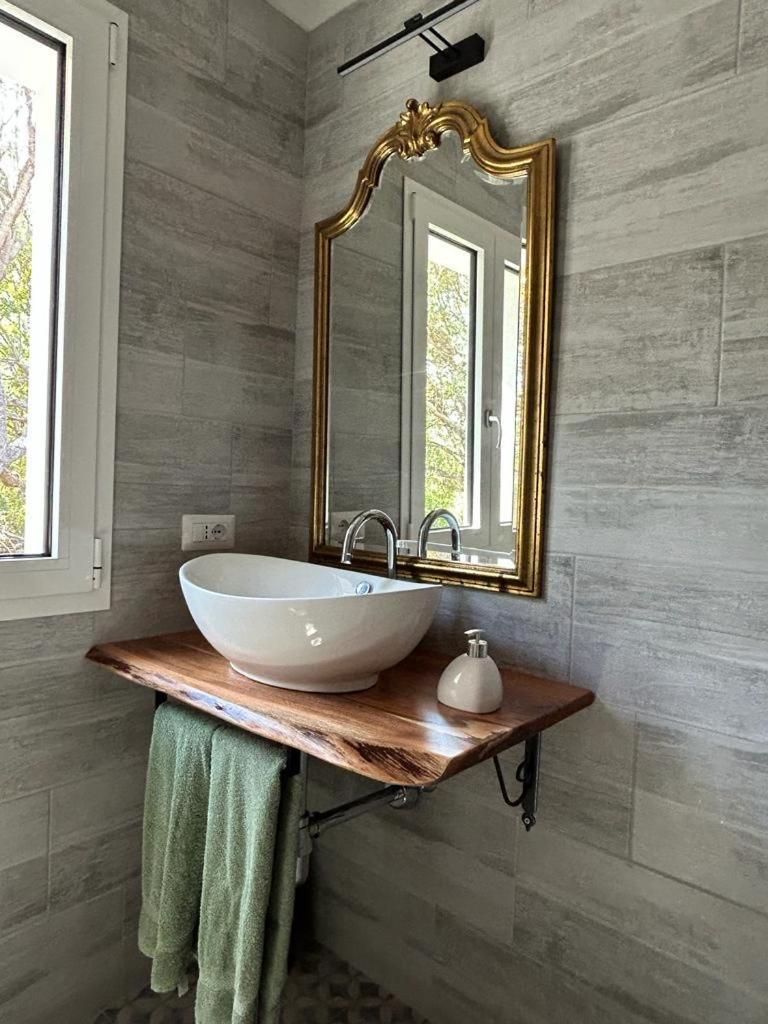 La Piana Holiday House Bassacutena 外观 照片