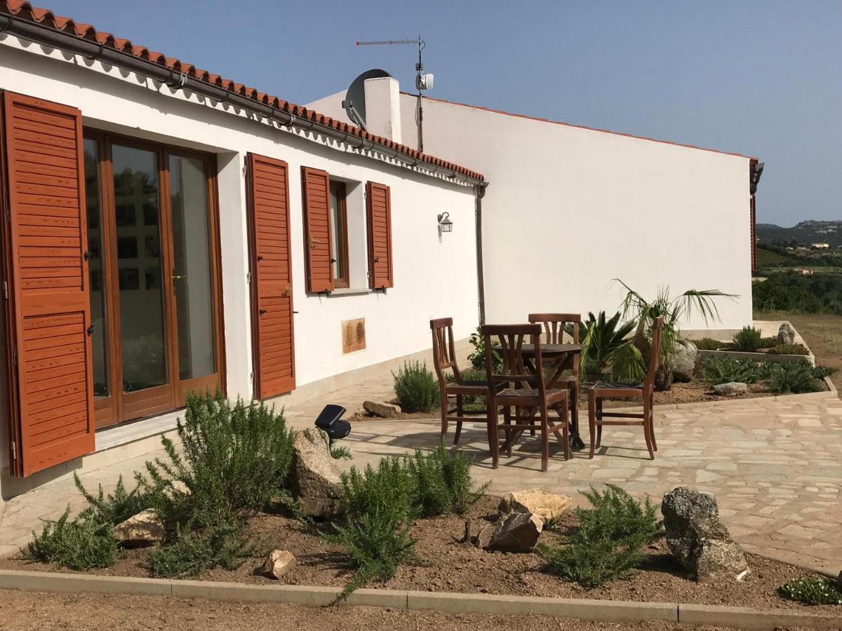 La Piana Holiday House Bassacutena 外观 照片